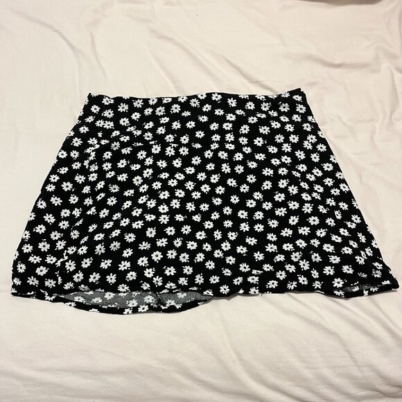 Garage Black & White Floral Skirt - Picture 1 of 3